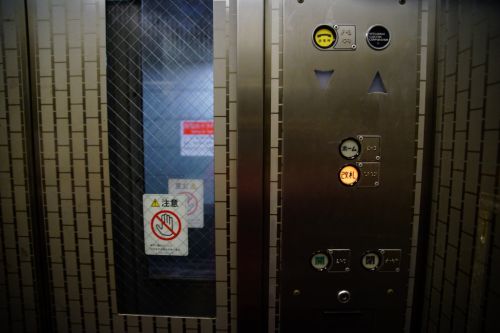 【ニュートラム】"35年モノ"の住之江公園駅のエレベーターを見てきました