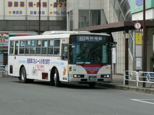 柳沢駅前にて関東バス・B5153