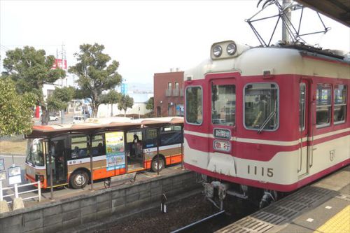 第951回　　宿敵が並ぶ駅