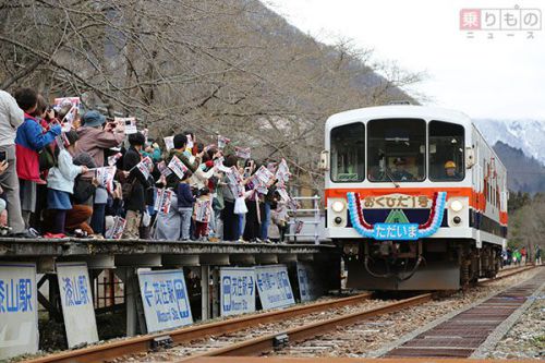 廃線のディーゼルカー10年ぶり復活、その意外な理由　神岡鉄道「おくひだ1号」（画像10枚）
