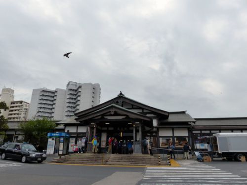 高尾駅は「つばめ祭り」？