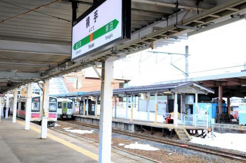 横手駅にて