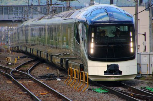 2017.05.06　クルーズトレイン「TRAIN SUITE 四季島」竜王駅通過