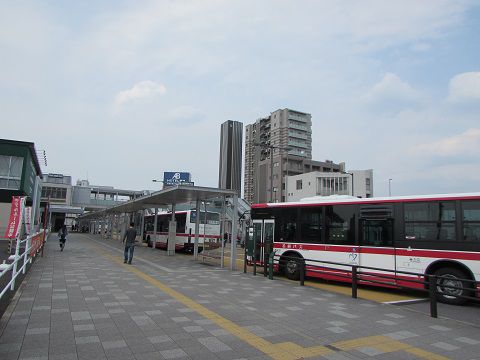 開発が進む、JR・愛知環状鉄道の岡崎駅前。　【2010年12月　愛知県岡崎市】