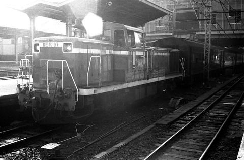 ７０年代初期の上野駅（30）