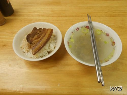 旧台東駅前の食堂「車頭魯肉飯」の魯肉飯・下水湯