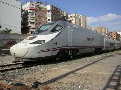 スペイン高速列車、新興国を快走　新幹線輸出に難敵か