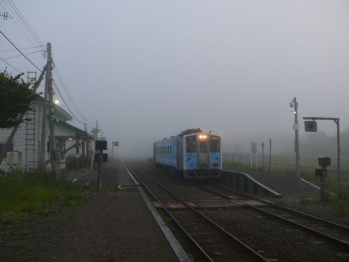 霧のJR花咲線落石駅
