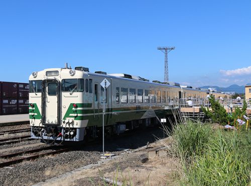 秋田港クルーズ号（キハ48）、JR貨物〜東日本直通列車運転開始