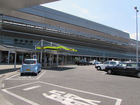 いかにも新幹線の駅？九州新幹線「新水俣」駅。　【2015年08月　熊本県水俣市】