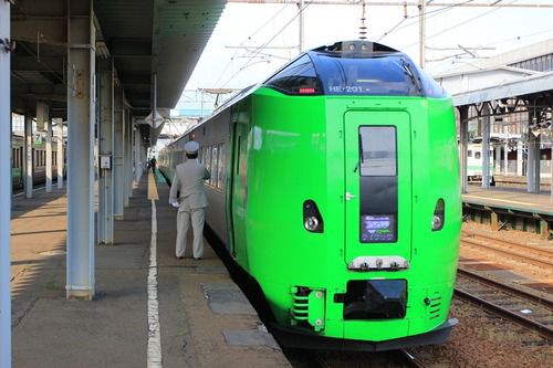 特急ライラックと車掌さん・岩見沢駅