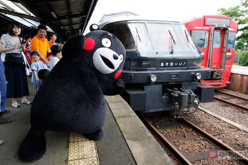熊本の観光特急「あそぼーい！」、地元・阿蘇で運行再開　震災後初、復興の力に（写真20枚）