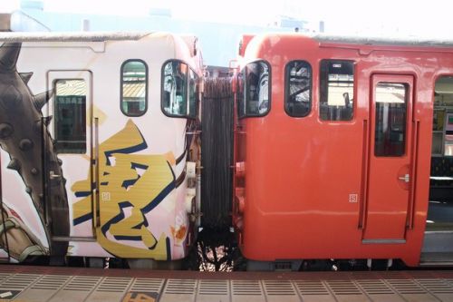 なんかおかしな桃太郎ラッピング列車