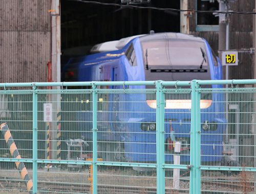 青色の特急いなほE653と秋田総合車両センターウォッチング