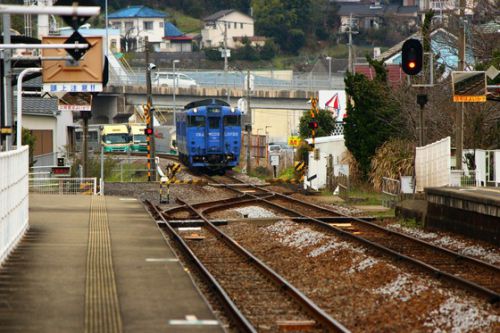 ＪＲ九州　大村線　キハ６６・６７形　岩松駅　（2017.03.26）
