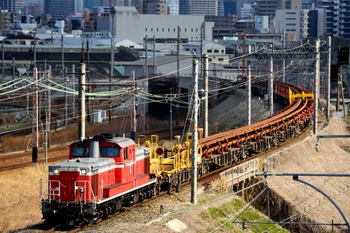 東海道本線の加島陸橋を行くＤＤ５１牽引のロングレール輸送列車（塚本信～尼崎）