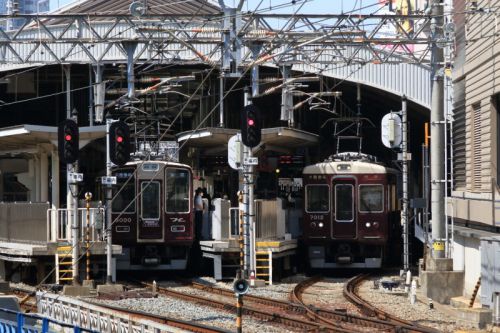 JR三ノ宮駅から阪急電車を撮影 8000F・9002F「くまのがっこう」HM 等