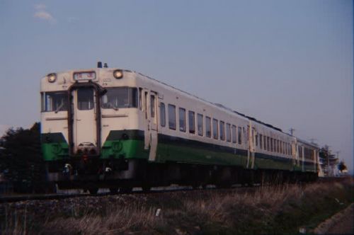 陸羽東線キハ58系　桜咲く梅ヶ沢駅　1997-04-26
