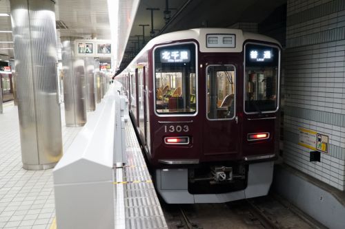 【堺筋線】天下茶屋駅2番線にホームドアを設置