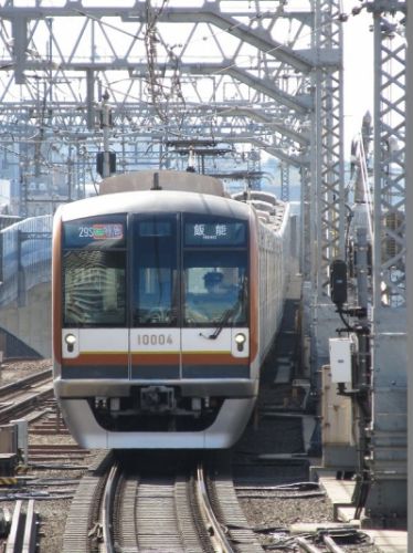 東京メトロ10000系(カラー)　東急東横線特急「Fライナー」飯能行き