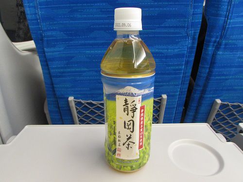 東海道新幹線の車内で「静岡茶」。　【2022年02月　東海道新幹線車内】