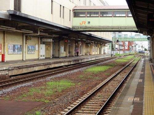 三重県のJRの駅と近鉄、その他の鉄道の駅が併設されている駅　2 津駅