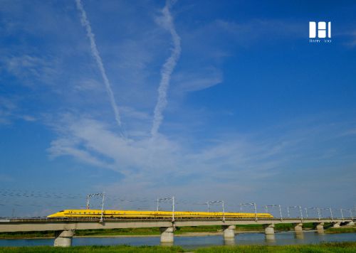 青い空・黄色い電車