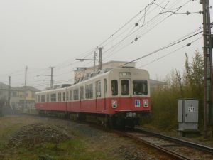 濃霧の中の志度線電車