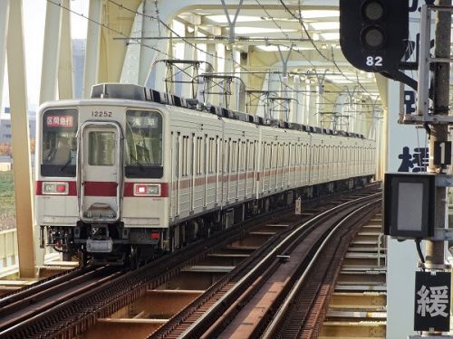 小菅の複々線を走る様々な列車達 東武の車両編 13 10030系　2R車 