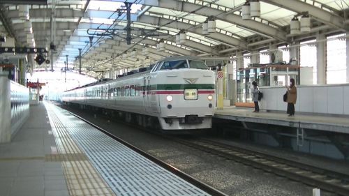 189系グレードアップあずさ　臨時　東小金井駅を通過