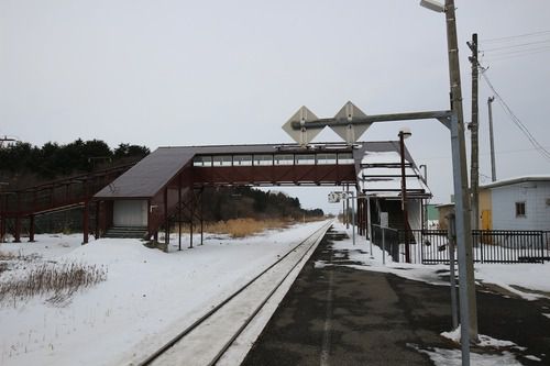 跨線橋が塗り替えられていました・栗沢駅