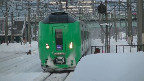 JR北海道789系電車 特急ライラック26号 岩見沢駅到着