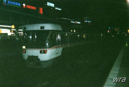2002年夏・寝静まらぬ夜の名古屋駅