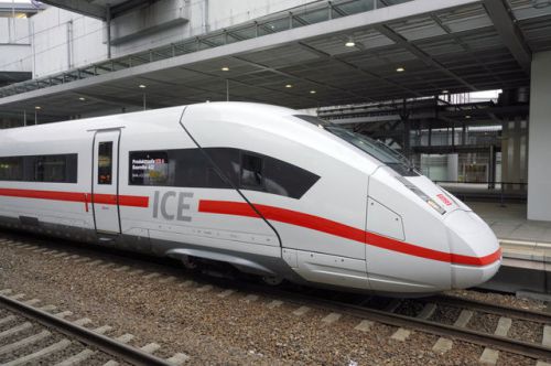 ドイツ鉄道、新型特急車両に「アンネ・フランク」と名付けようとしたところ無神経だとの批判が上がり再検討