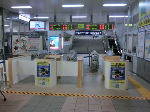 小松駅 改札口の新旧比較（有人改札から自動改札へ）