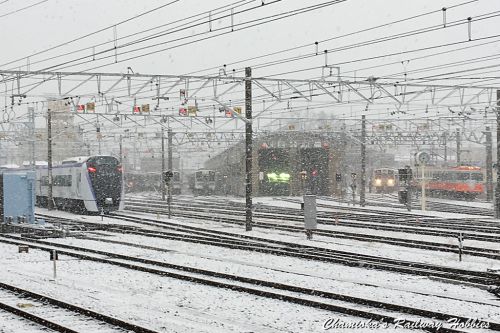《鉄道写真》(アルピコ交通上高地線)雪の中の3000形リバイバルカラー