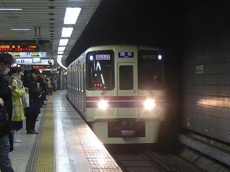 京王電鉄 区間急行 調布行き10 9000系(黄緑)