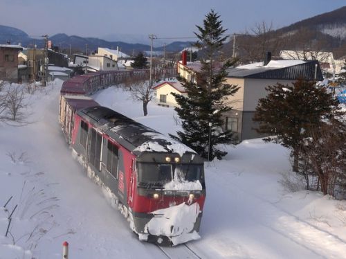 真っ白な玉ねぎ列車が遠軽駅でスイッチバック