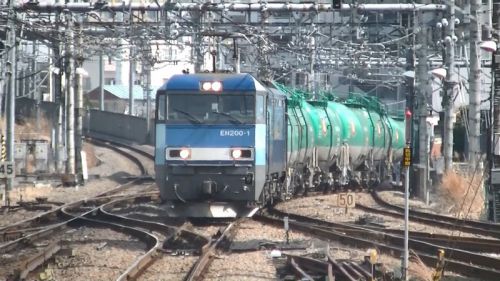JR貨物EH200形電気機関車（EH200-1）立川駅に一時停車