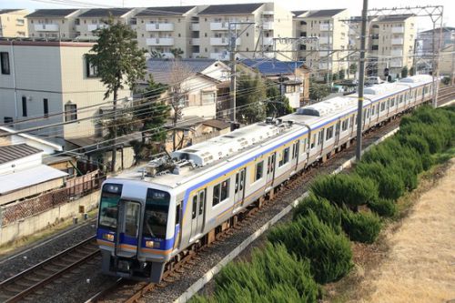 南海本線　３カ月ぶりの青い電車が本線を通過しますよぉ～　３月１２日撮影