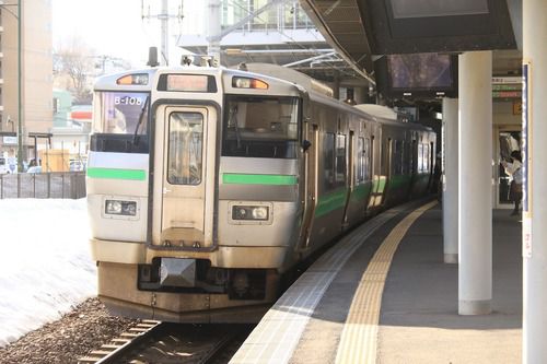 小樽築港駅にて、733系電車B-108編成さん
