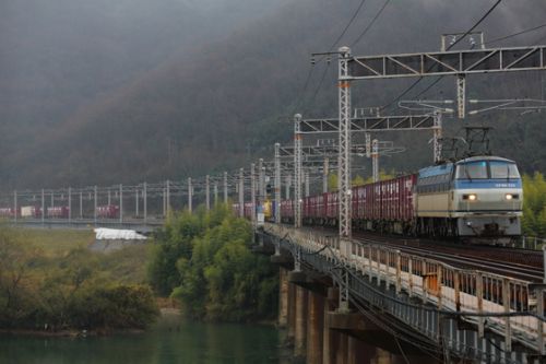 吉井川橋梁にて貨物列車を撮影