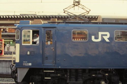 青梅線EF64 八高線キハ35 桜吹雪く山あいの駅にて 1994-04-17