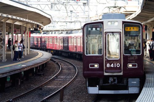 阪急電車朝ラッシュ 7300系快速急行・スヌーピー日生エクスプレス