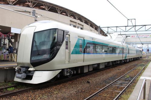 東武の臨時夜行列車「尾瀬夜行23:55」、2019年もリバティで運転！ リクライニングシート、WiFi・コンセント装備で快適！