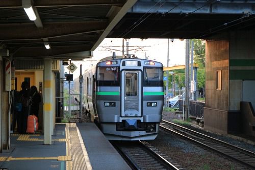 発寒中央駅にて、733系電車B-113編成さん。