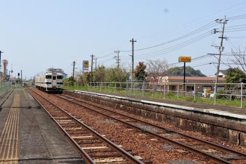 島原湾を見ながら、終点の三角駅に