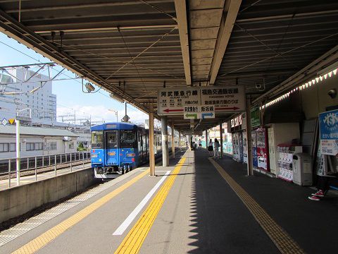 第三セクター・阿武隈急行と私鉄・福島交通がホームを共有する福島駅。　【2016年08月　福島県福島市】