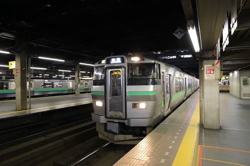 札幌駅にて。733系電車B-115編成さん。