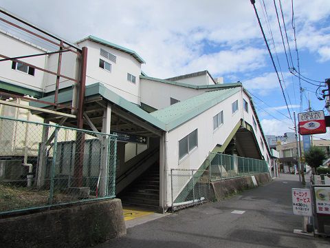 駅前広場が無い特急停車駅。阪急長岡天神駅。　【2017年08月　京都府長岡京市】